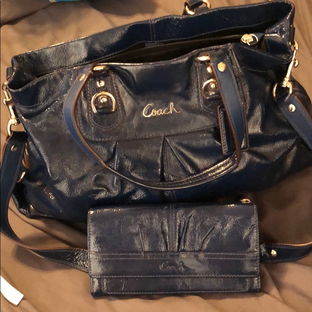 Coach purse and matching wallet.  Perfect!
